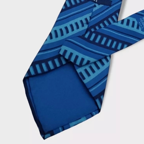 HERMÈS VINTAGE 303 MA RARE Blue Striped Geometric Silk LUXURY Tie FRANCE - Picture 4 of 4